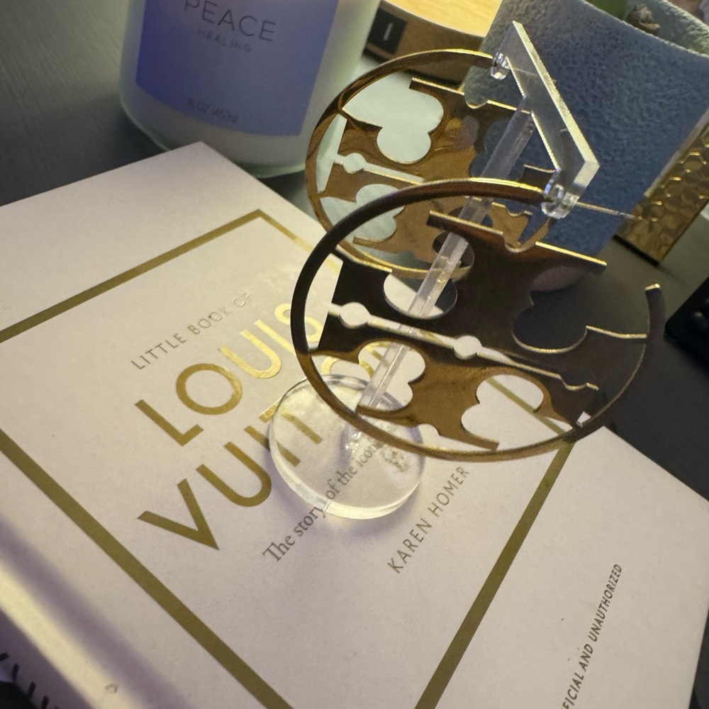 Tory Burch hoop earrings, gold plated, small imperfection as shown in photo. - Picture 5 of 10